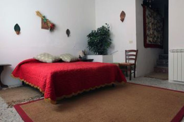 Room 9 of 18