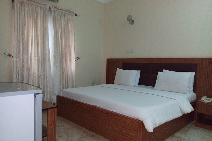 Room 6 of 27