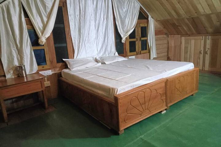 Room 13 of 28
