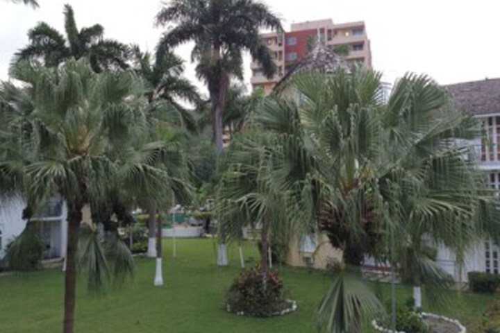 Hotel Exterior 9 of 39