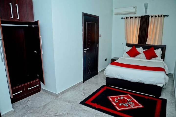Room 6 of 32