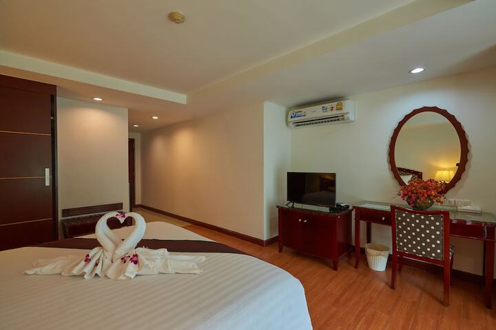 Room 12 of 65