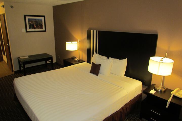 1 King Bed (10 of 13)