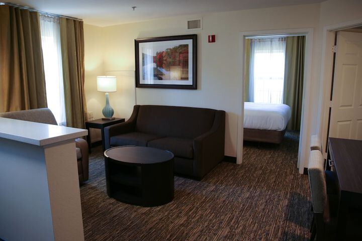 1 Queen Bed Studio Suite (5 of 21)