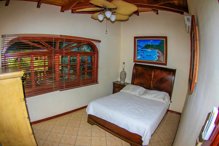 Room 5 of 95