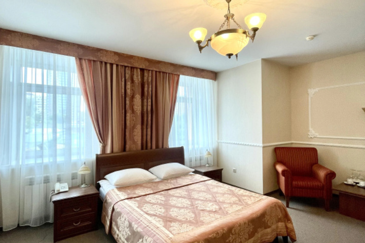 Room 7 of 12