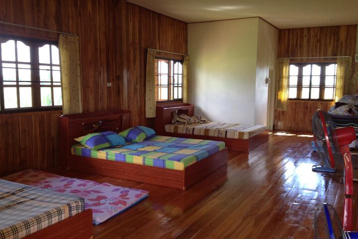 Room 2 of 5