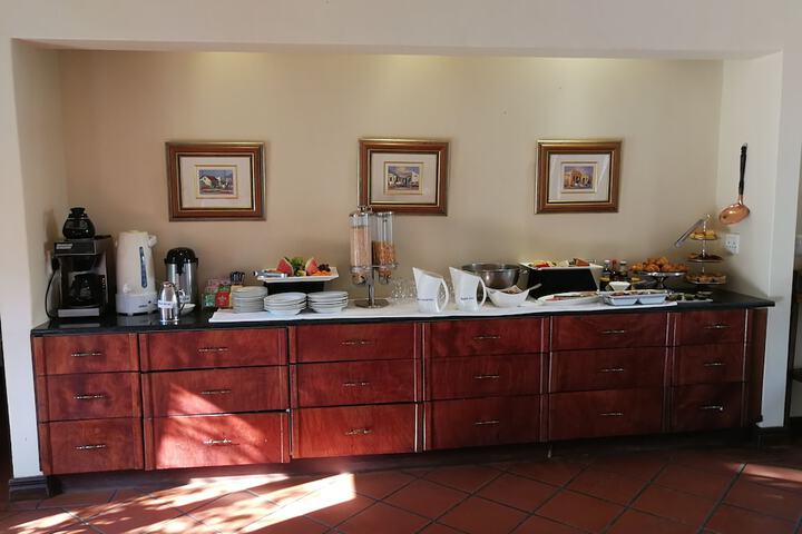 Breakfast/Coffee Service 12 of 33