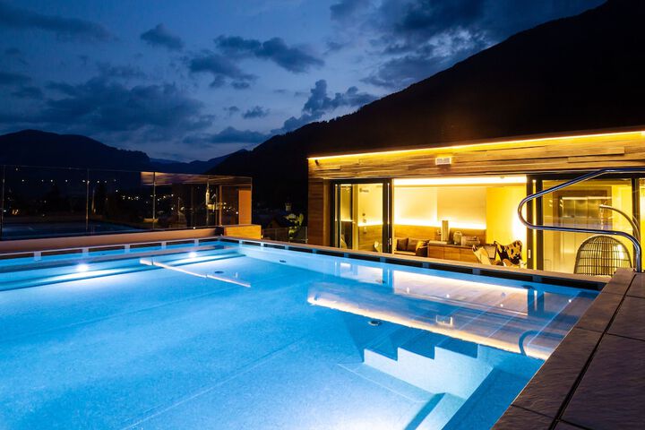 Pool 124 of 212