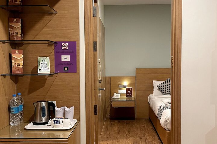 Room 12 of 38
