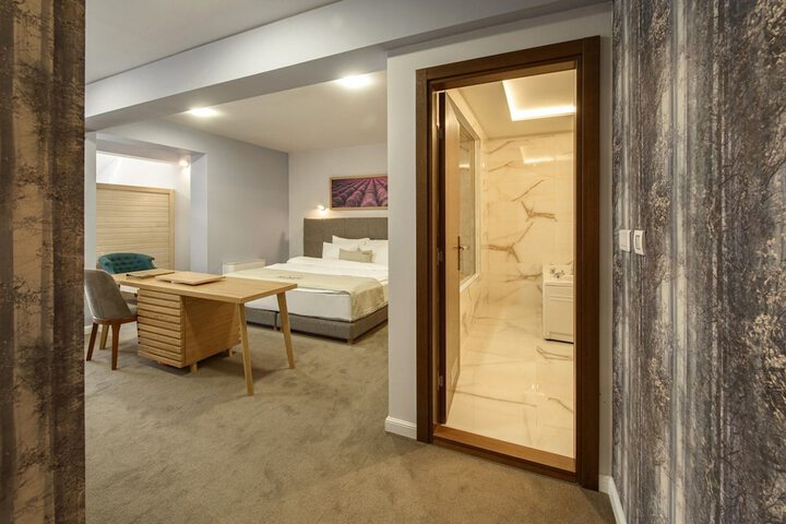 Room 50 of 102