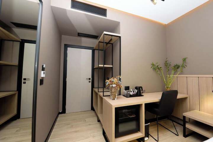 Room 21 of 50