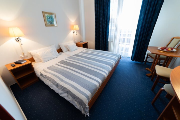 Room 34 of 86