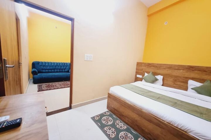 Room 4 of 5
