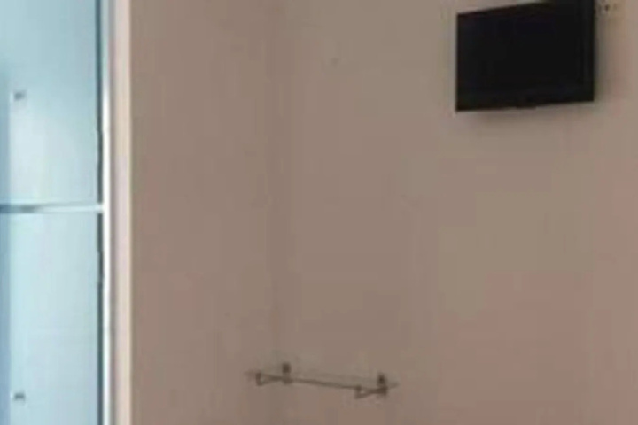 Room 9 of 14