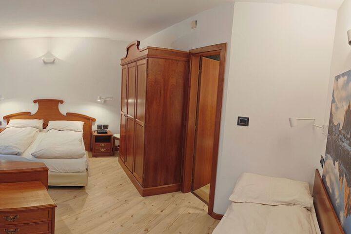 Room 17 of 53