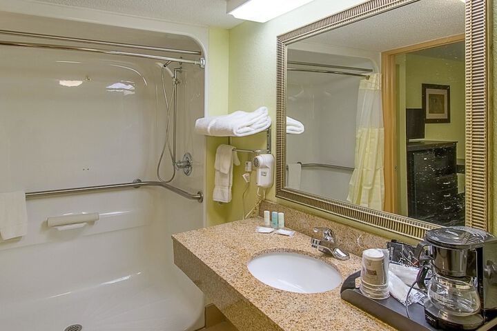 Standard Room, King or Two Doubles (18 of 24)