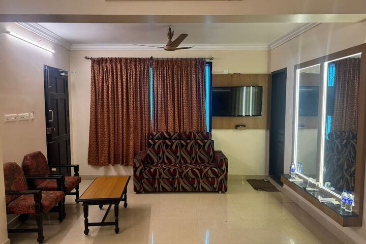 Room 13 of 18