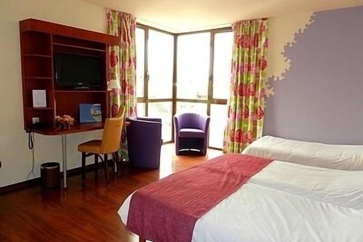 Room 4 of 84
