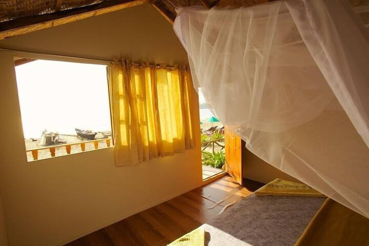 Room 2 of 28