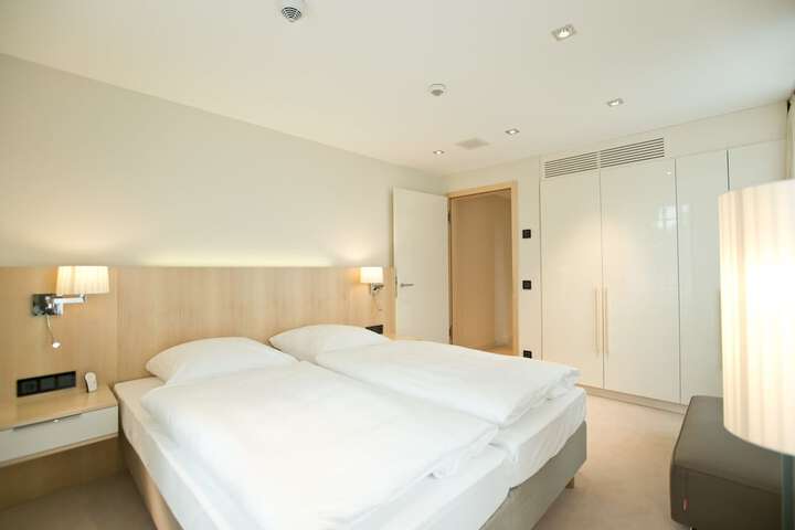 Room 7 of 33