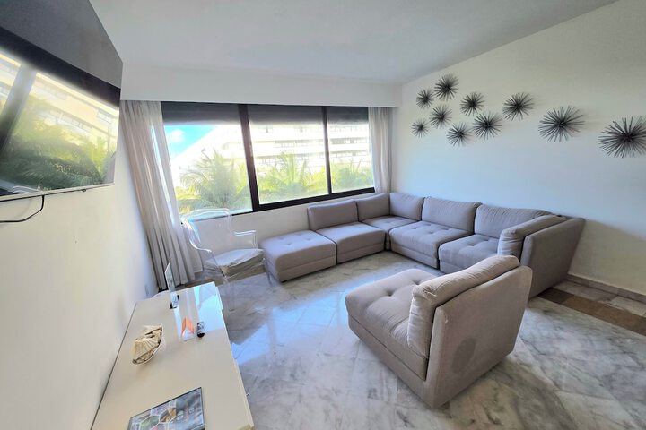 Room 9 of 28