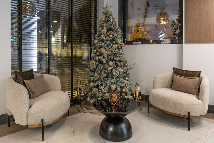 Lobby lounge