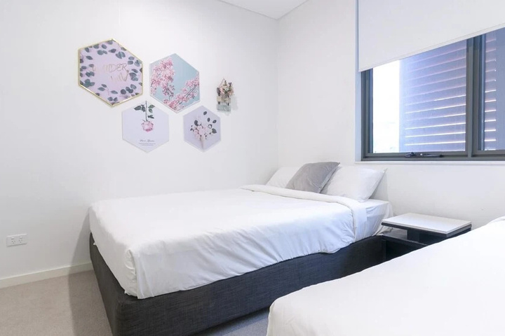 Room 5 of 11