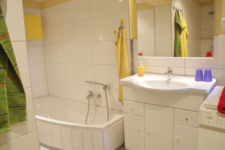 Room 9 of 33