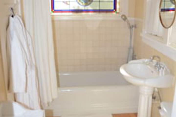 Room 175 of 252