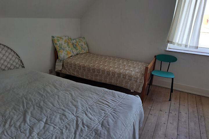 Room 4 of 8