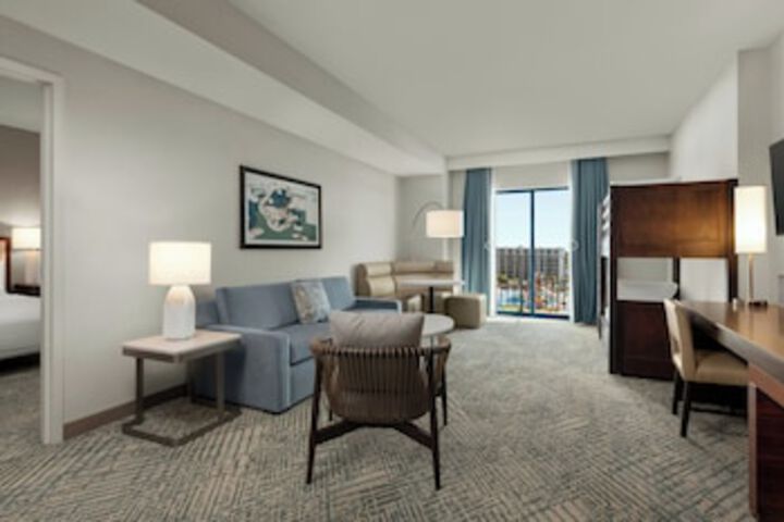 Room 43 of 204