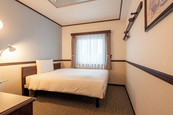 Room 12 of 32