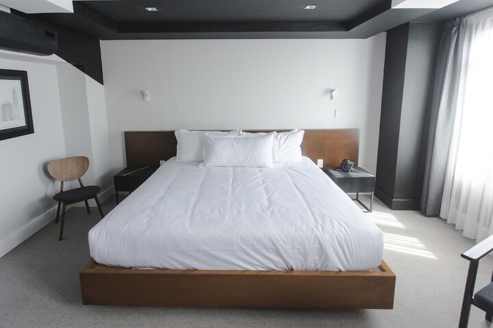 Room 9 of 42