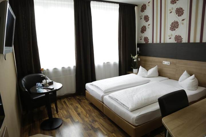 Room 7 of 30