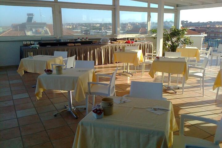 Dining 49 of 66