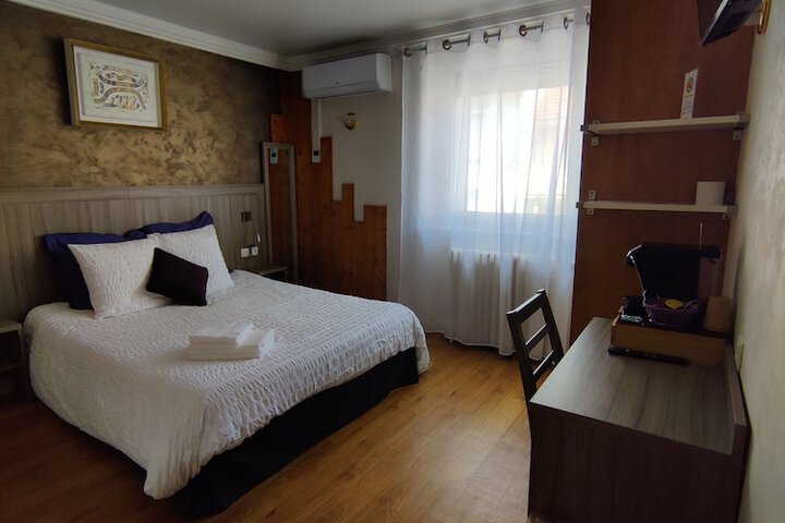 Room 2 of 6
