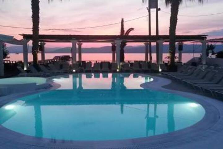 Pool 6 of 7