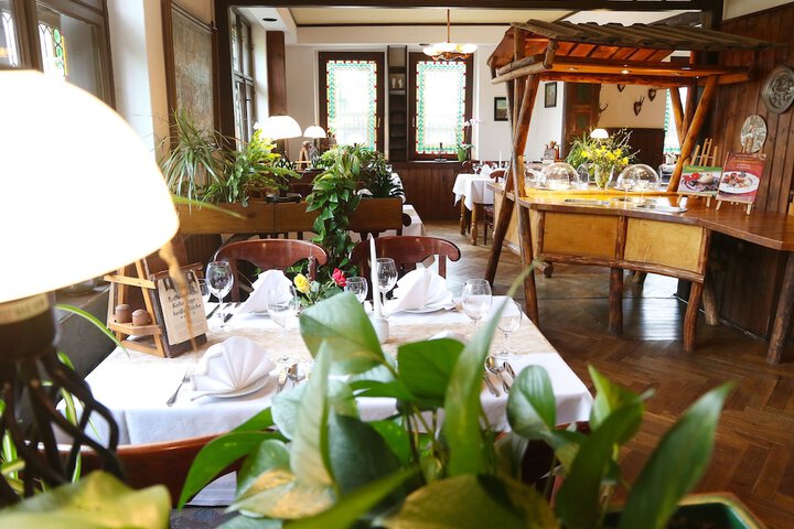 Dining 40 of 54