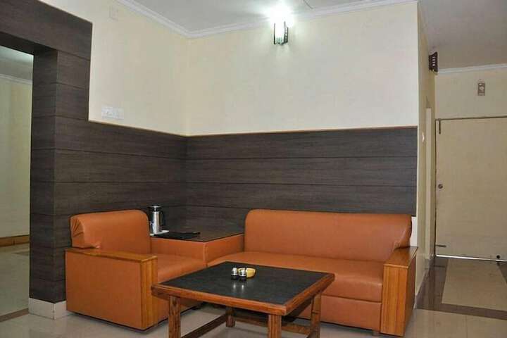 Room 6 of 14