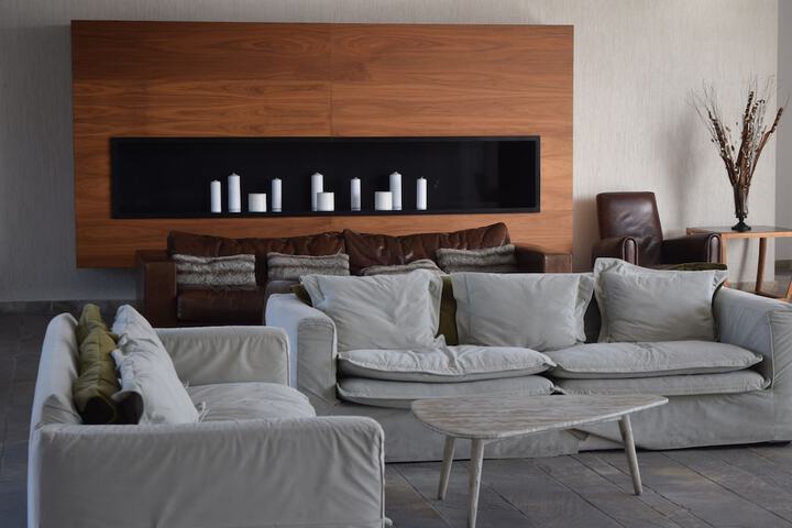 Guest Lobby