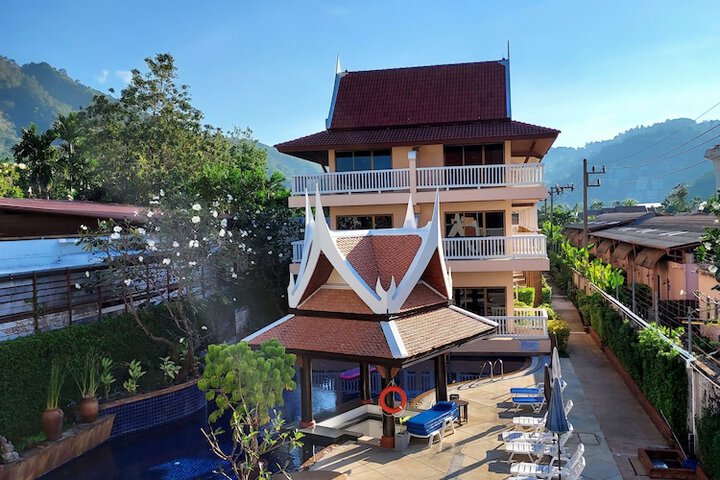 Hotel with Pool