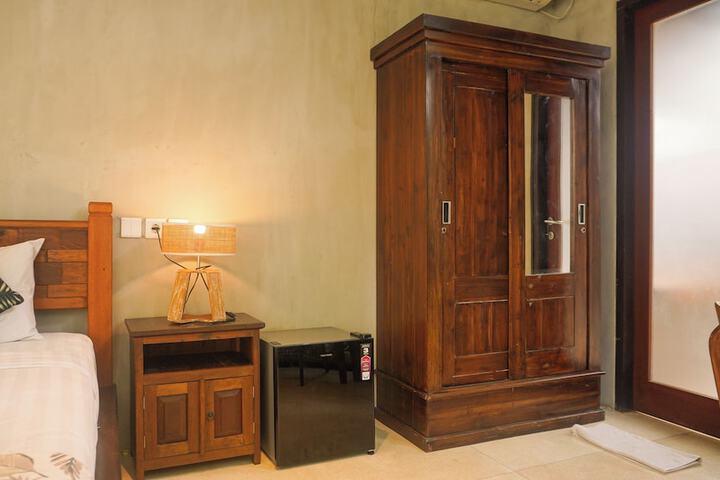 Room 28 of 106