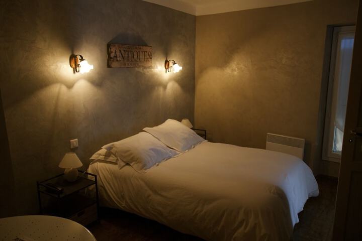 Room 4 of 37