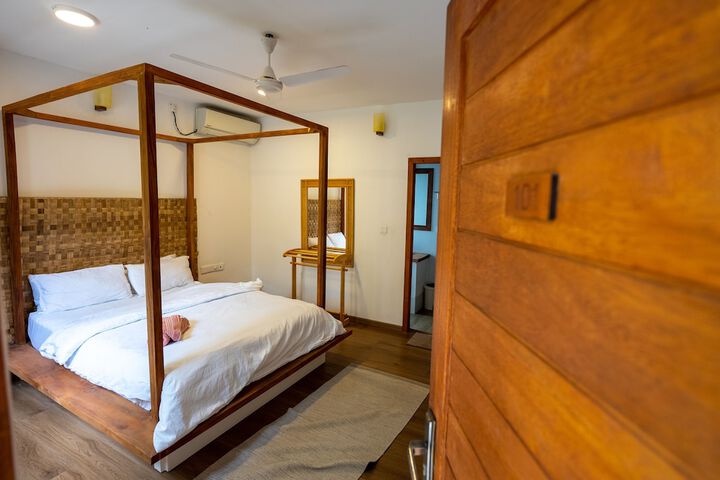 Room 7 of 18