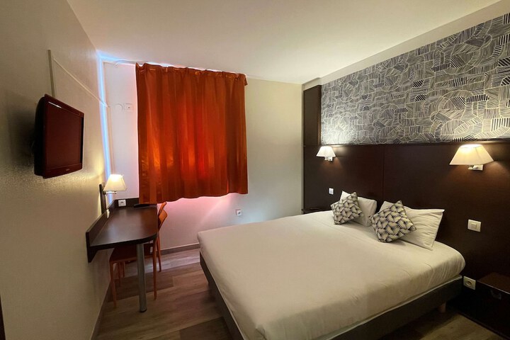 Room 15 of 44