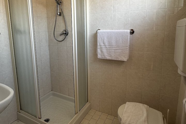 Room 32 of 63