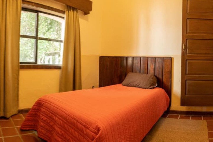 Room 4 of 34