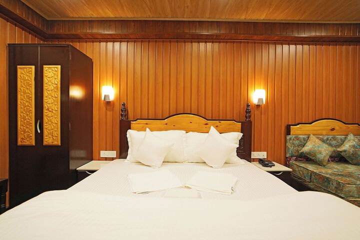 Room 13 of 36