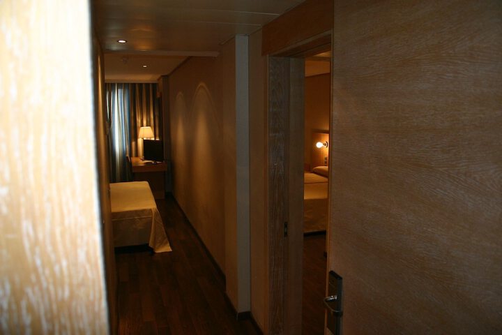Room 28 of 61
